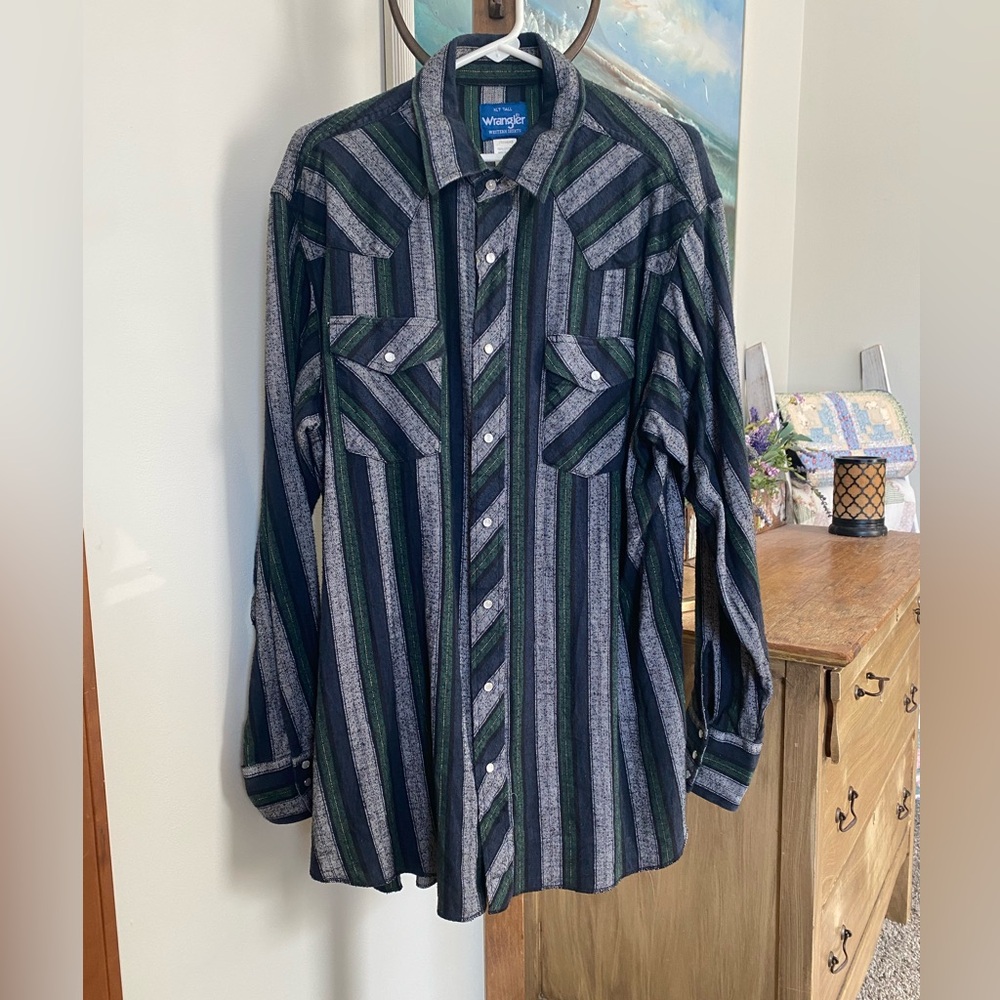 Men’s Wrangler XL Tall 100% Cotton Striped pearl snap Shirt